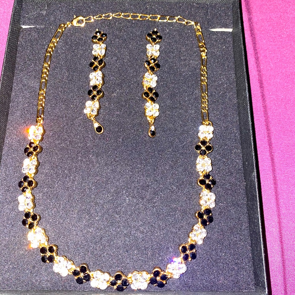 Crystal flowers Necklace and earrings